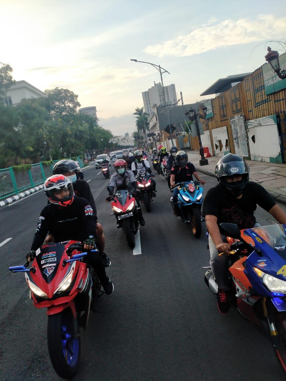 NgabubuRide Prokes, Kegiatan Seru Komunitas Honda CBR di MPM Riders Cafe Surabaya.