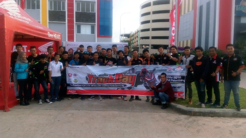 Biker Honda CBR Palembang Belajar Balap di All New Honda CBR150R Track Day